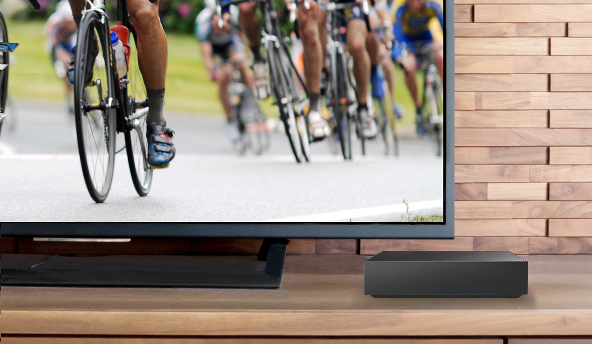 「AVHD-US/Uシリーズ」をテレビの足元に設置
